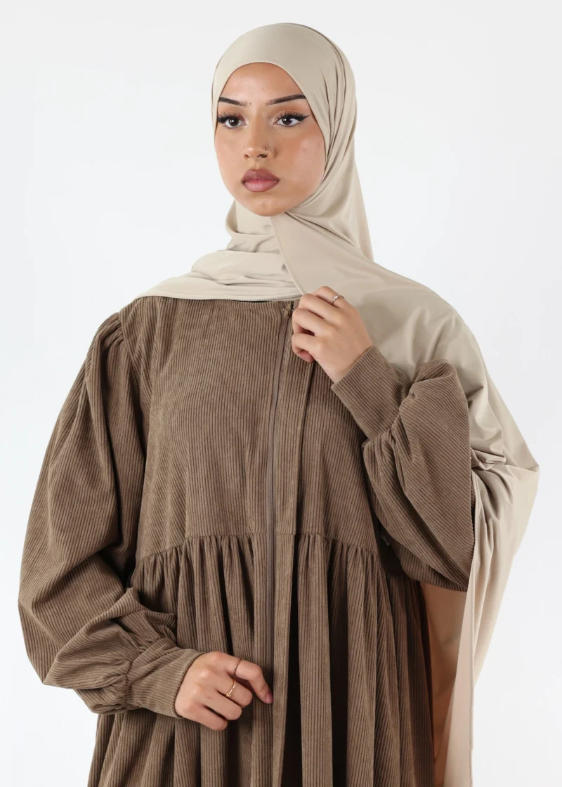 Alternative view of Abaya Mayssa – Warm Corduroy Abaya – Mocha