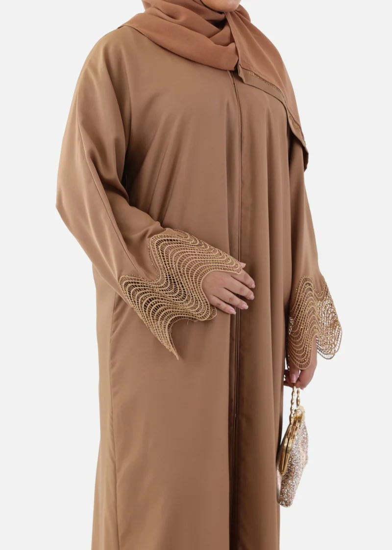 Sculpted Wave Abaya - Image 5